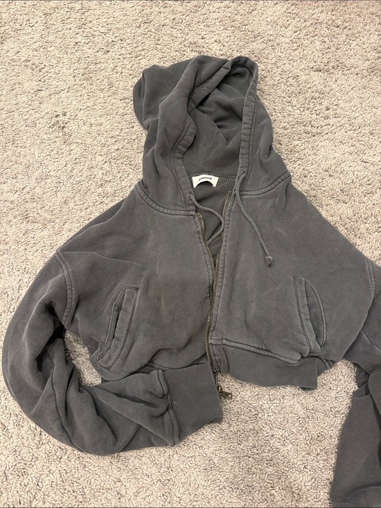 Elwood Tops - Cropped Gray Zip-Up Hoodie